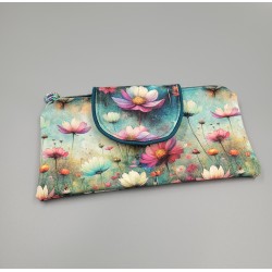 Reiseetui mit Blumenmuster