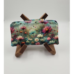 Reiseetui mit Blumenmuster
